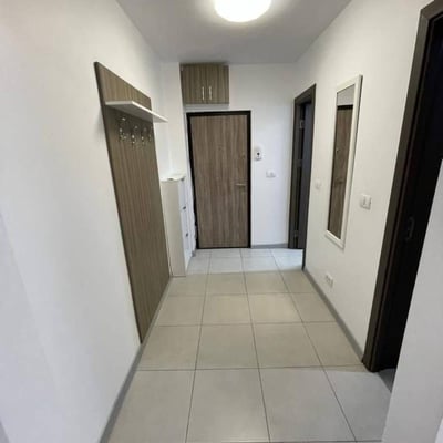 Location d’un appartement spacieux de 3 pièces, 75 m², Tomis Nord, Constanța, Roumanie